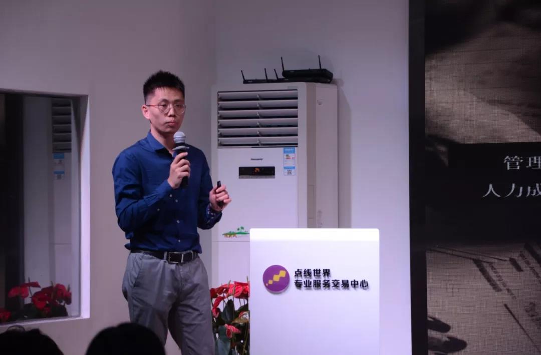 图为深圳市东欣网络科技有限公司运营总监张铸作介绍